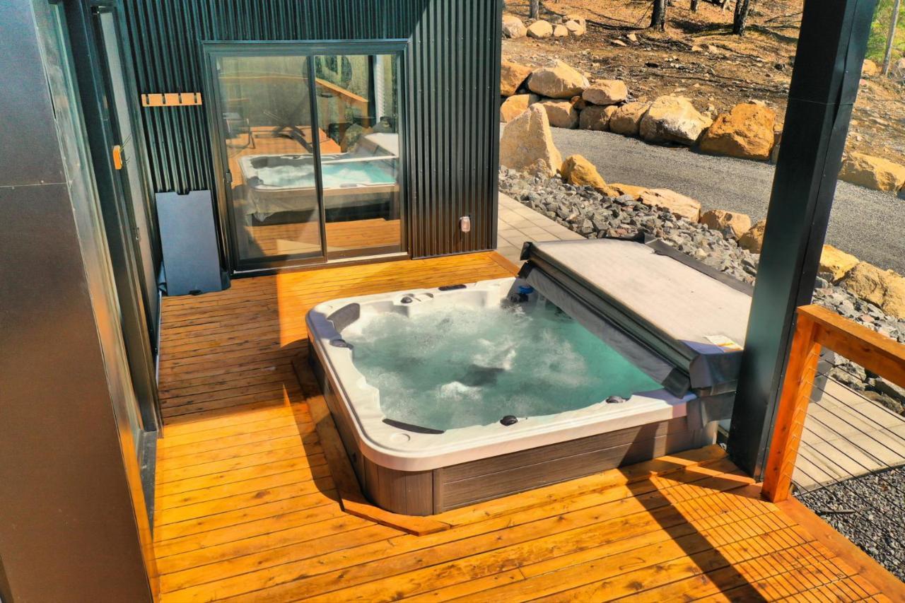 Kallm-Mont-Tremblant Chalet With Hot Tub, Pond & Beach On Private 7Acre Estate Лак-Сюперьёр Экстерьер фото